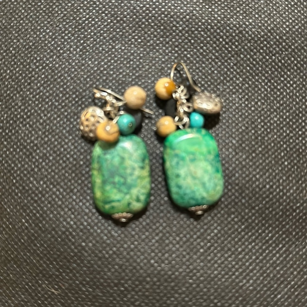 Jade simulated stones with various accent beads earrings. ￼